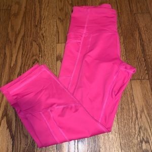 Pink fila leggings.